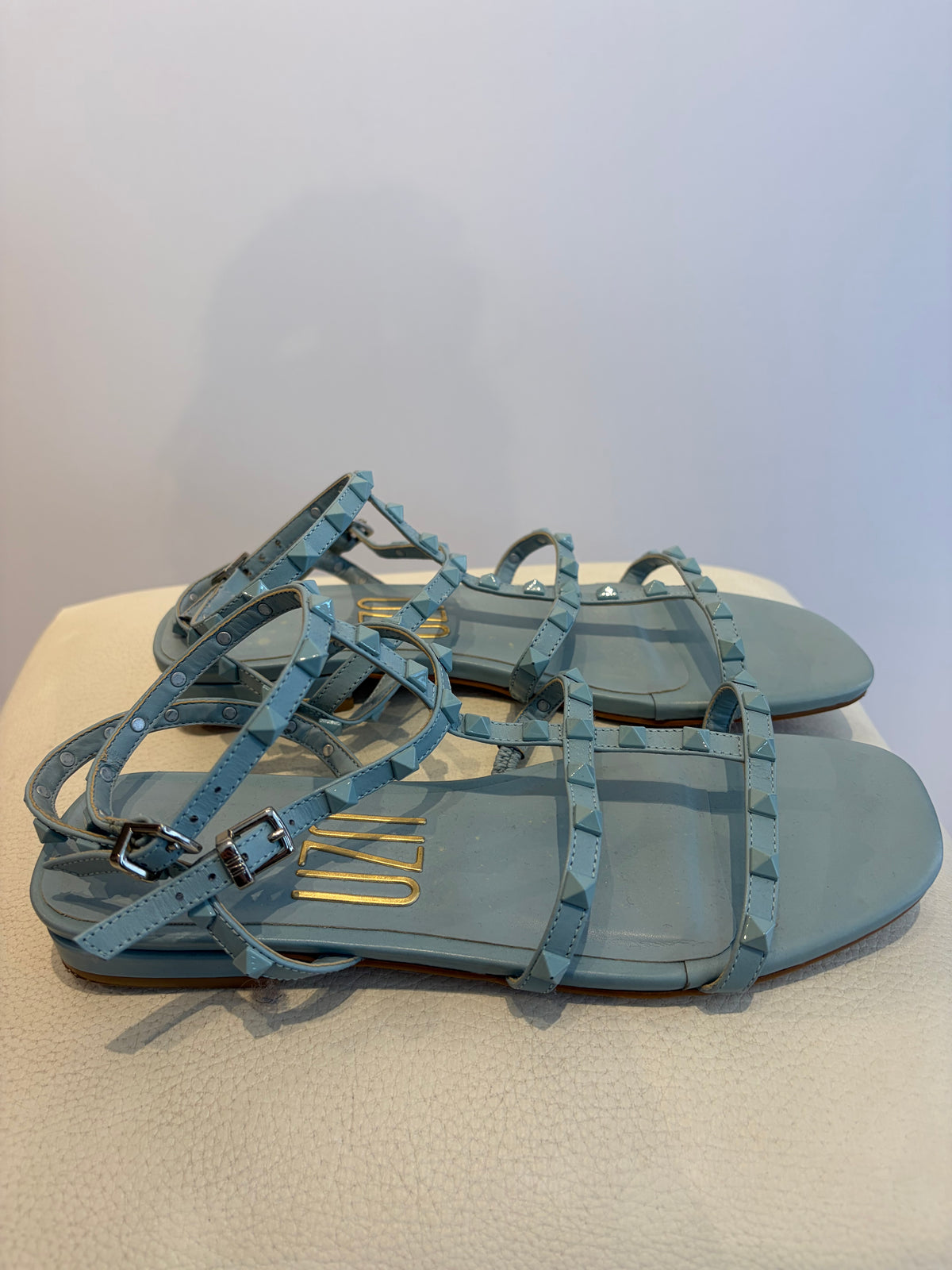Uza · Sandália estilo Valentino 35 – azul claro