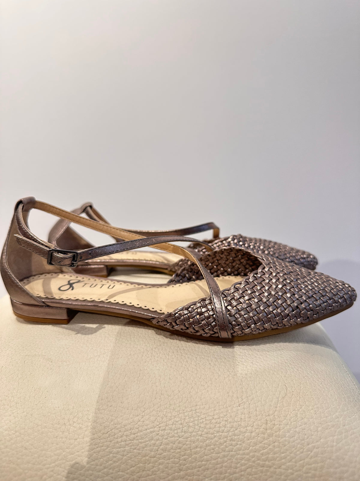 Tutu · Sapatilha em tressê dourado 36