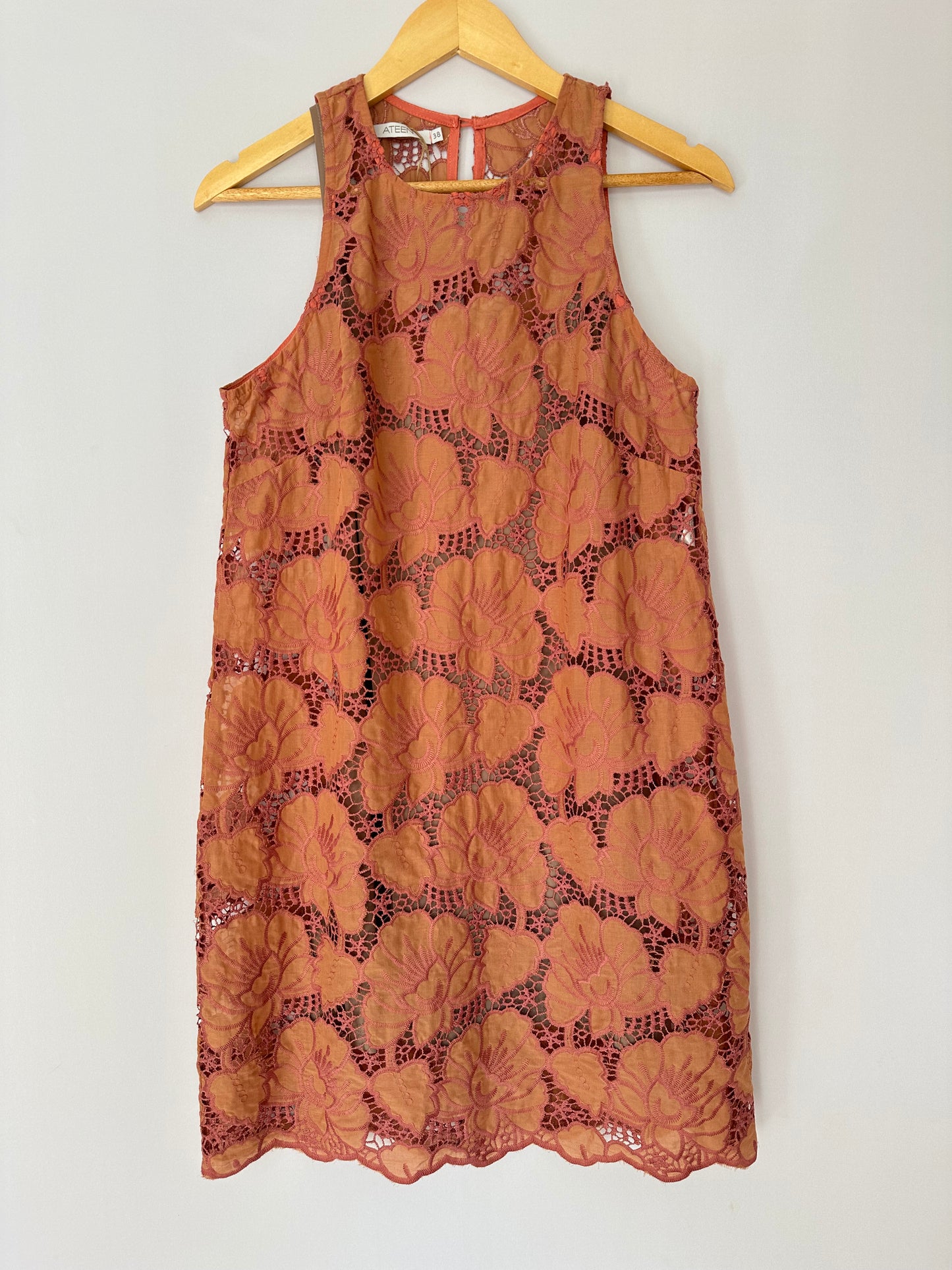 Ateen · Vestido curto em renda