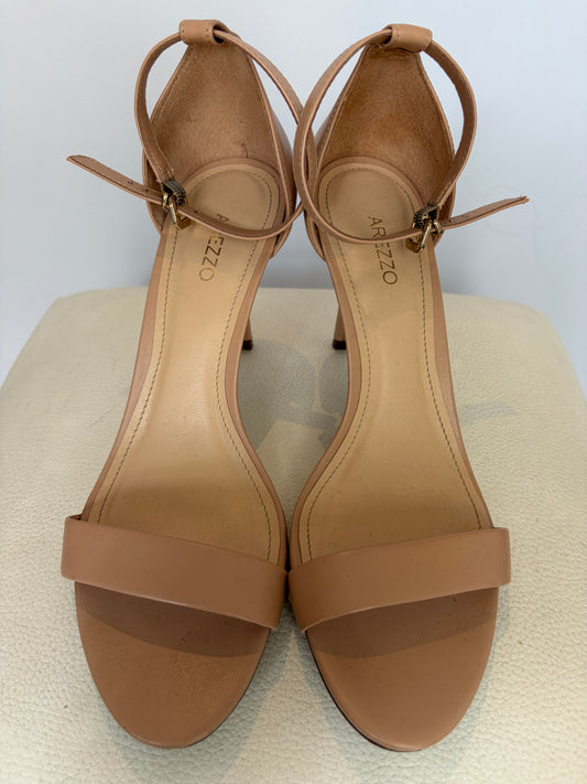 Casual Street · Sandália rasteira cruzada 36