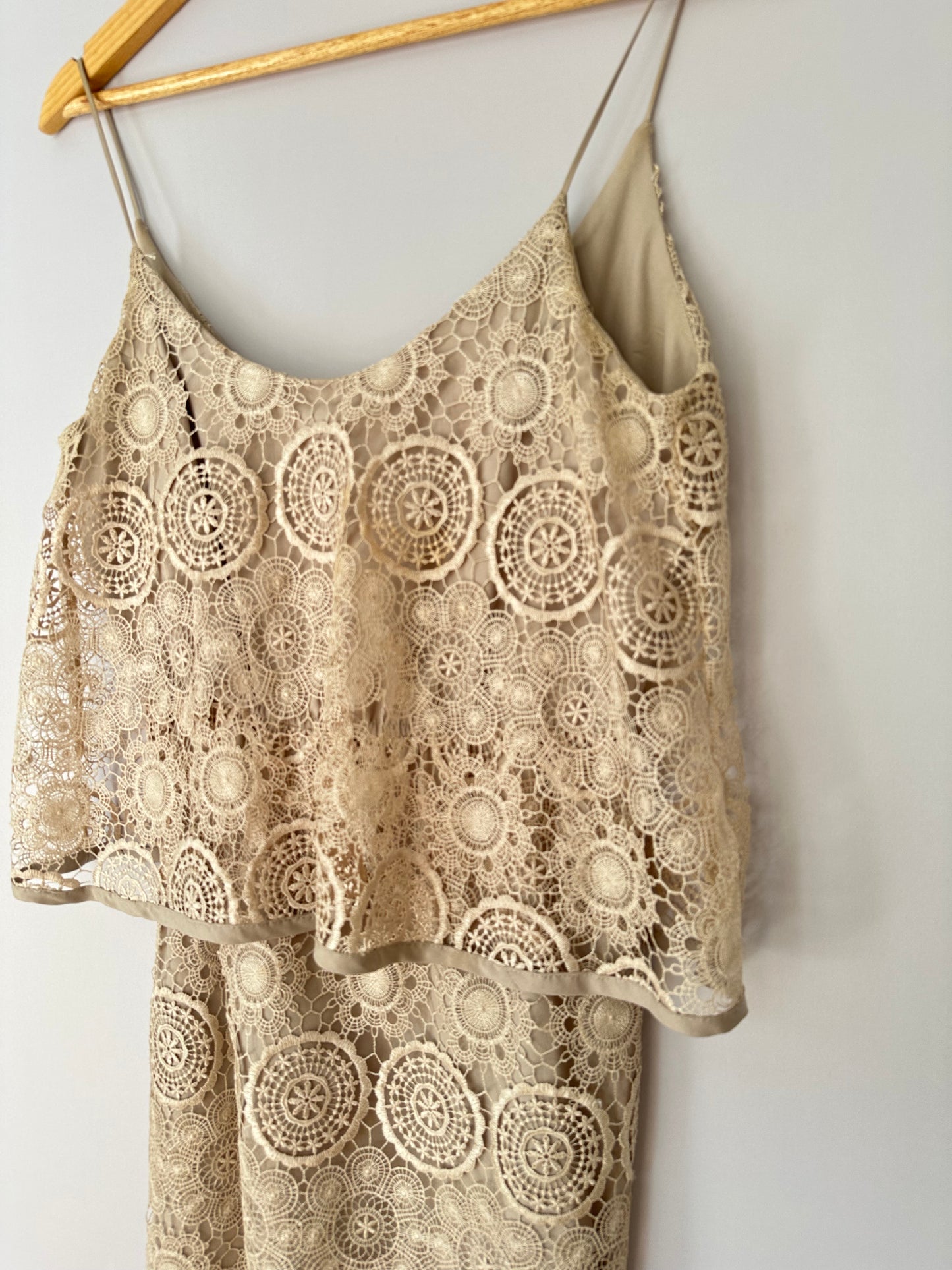 Dress To · Vestido curto em renda