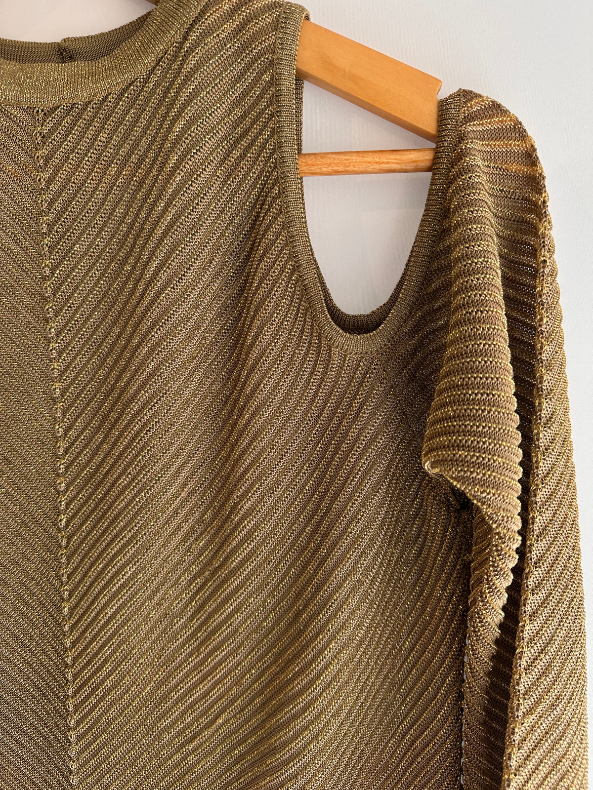 Lafort · Blusa manga longa com vazado nos ombros – dourado – Tam. P