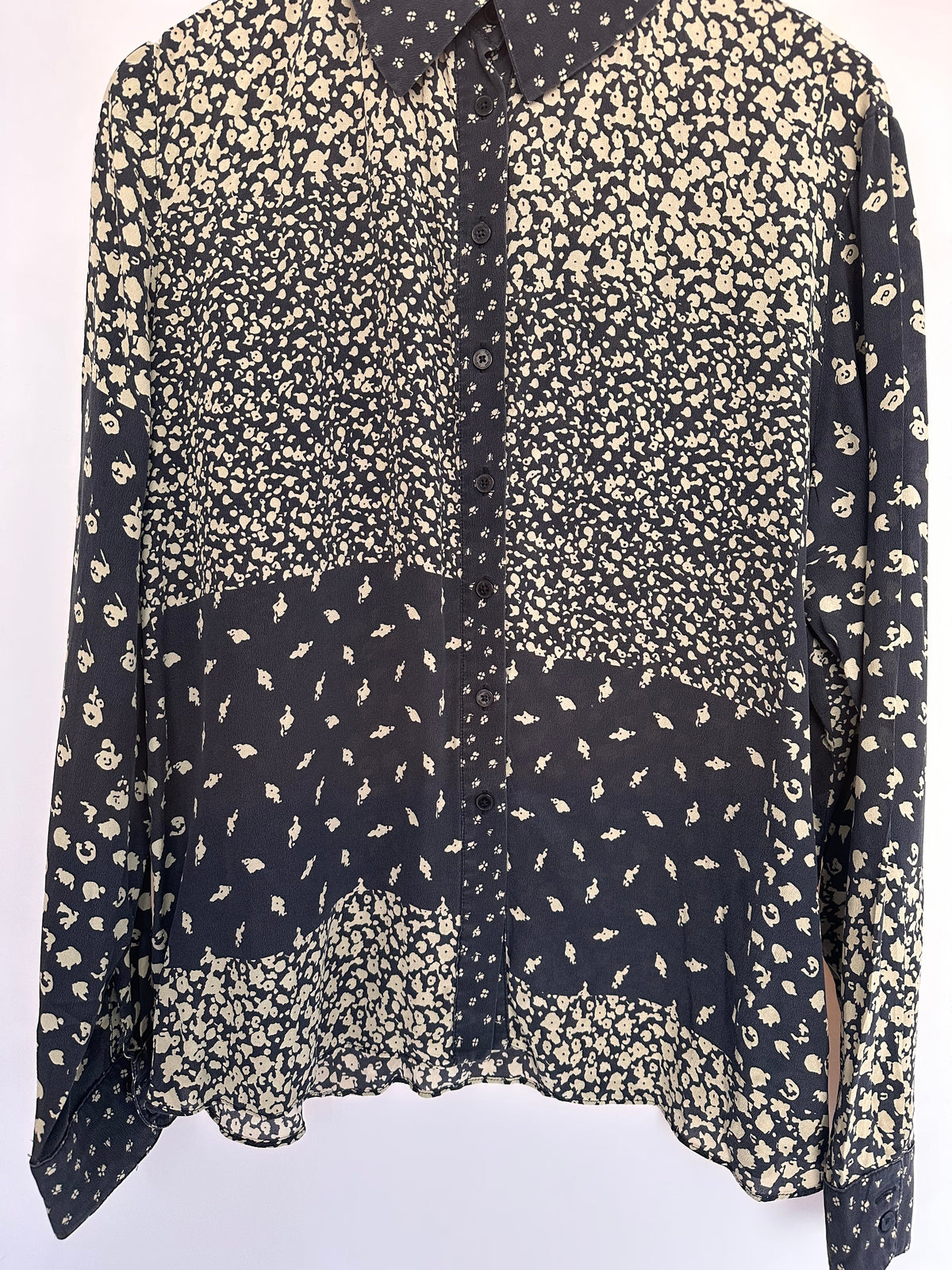 Nv · Camisa – marinho com florzinhas – Tam. GG