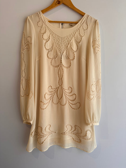 Farm · Vestido curto bordado Richelieu