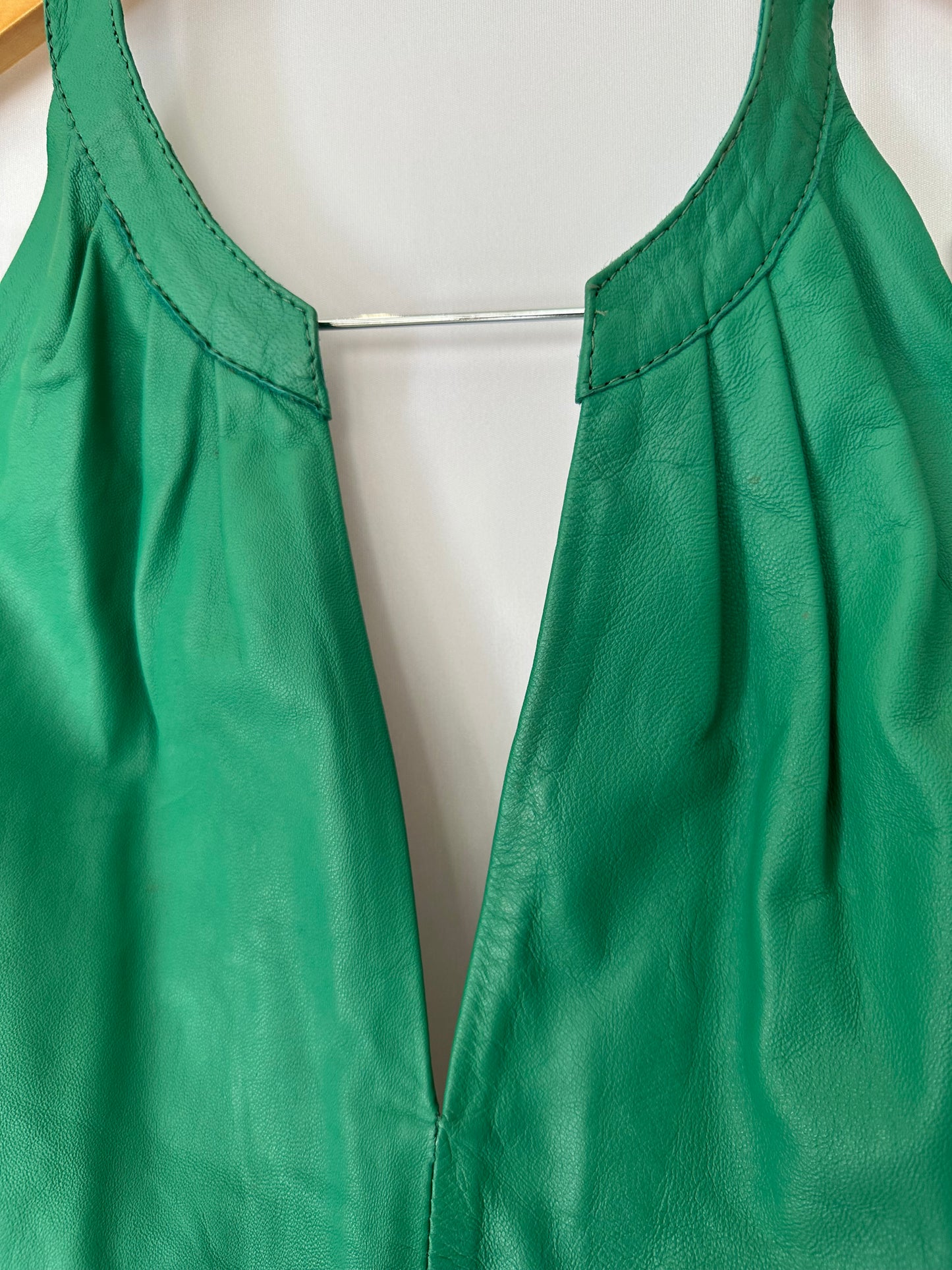 A.brand · Blusa frente única em couro