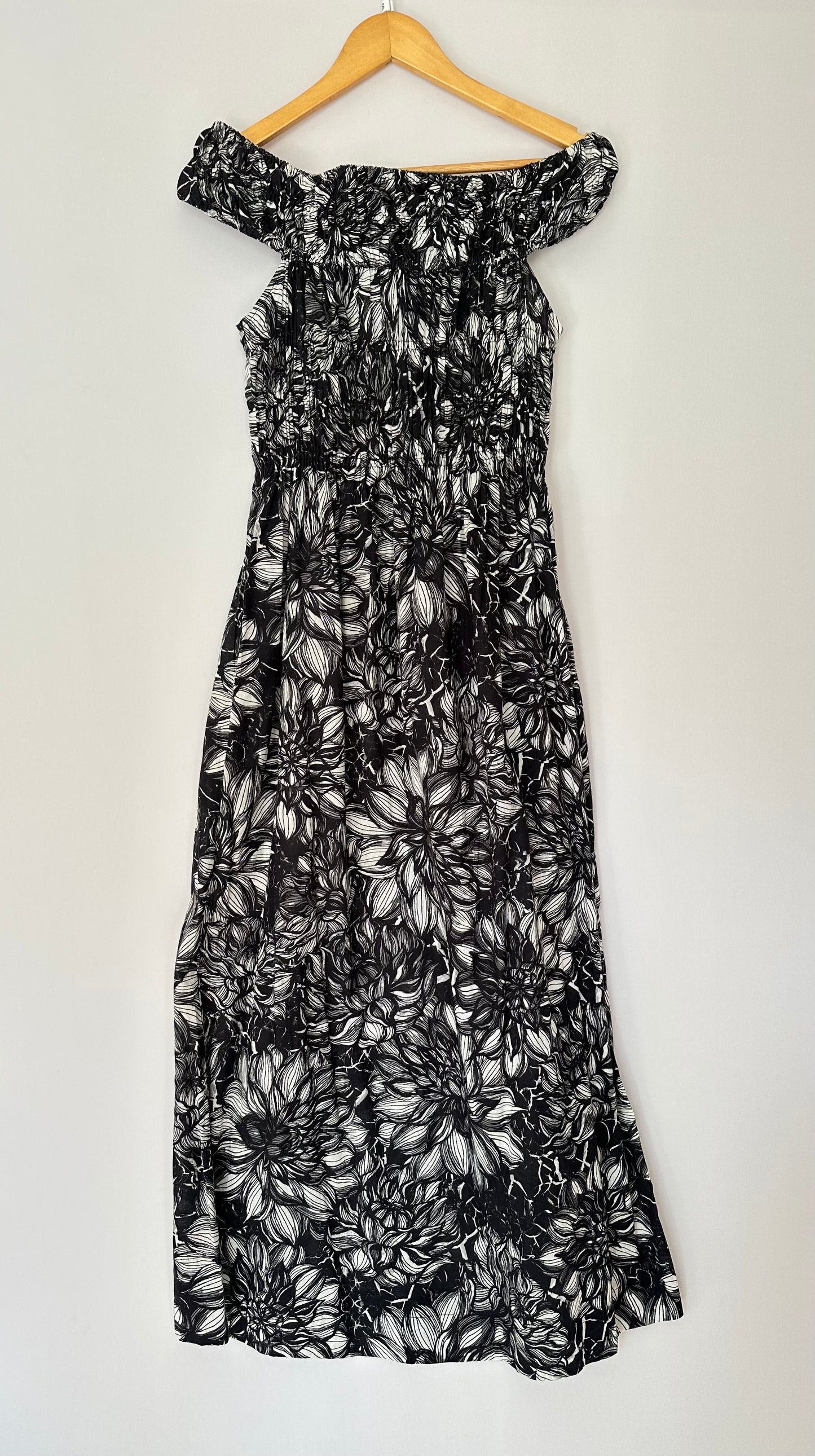 B/ Yourself · Vestido com elástico