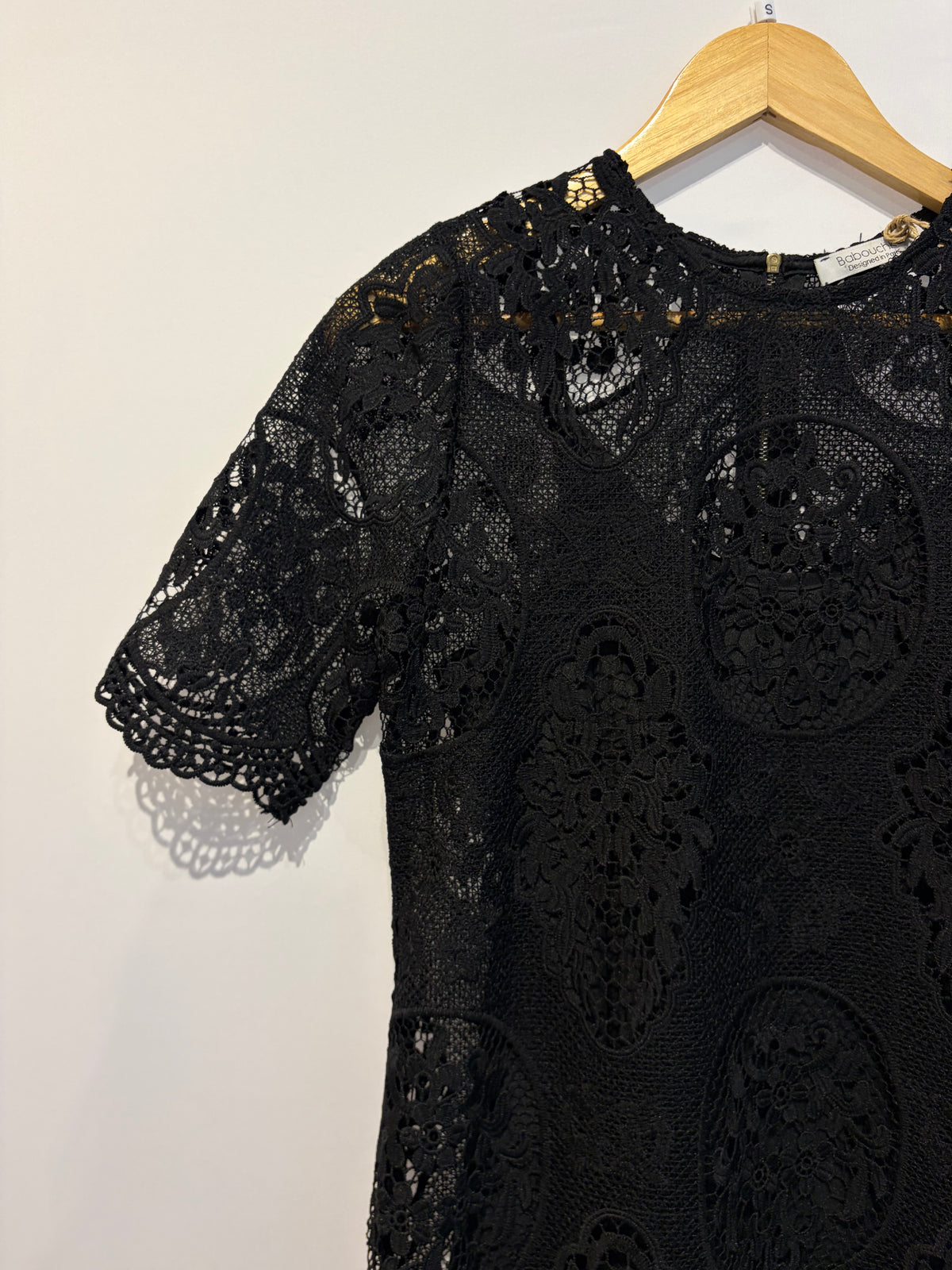 Outra · Vestido em renda com combinação Krishna