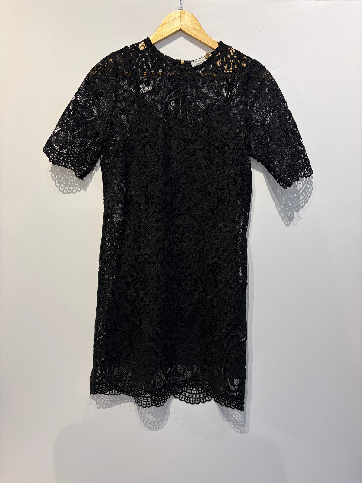 Outra · Vestido em renda com combinação Krishna