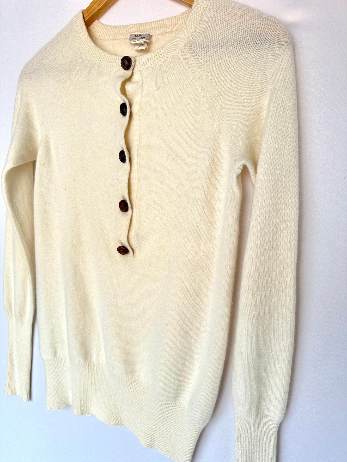 J. Crew · Cardigan com botão de couro