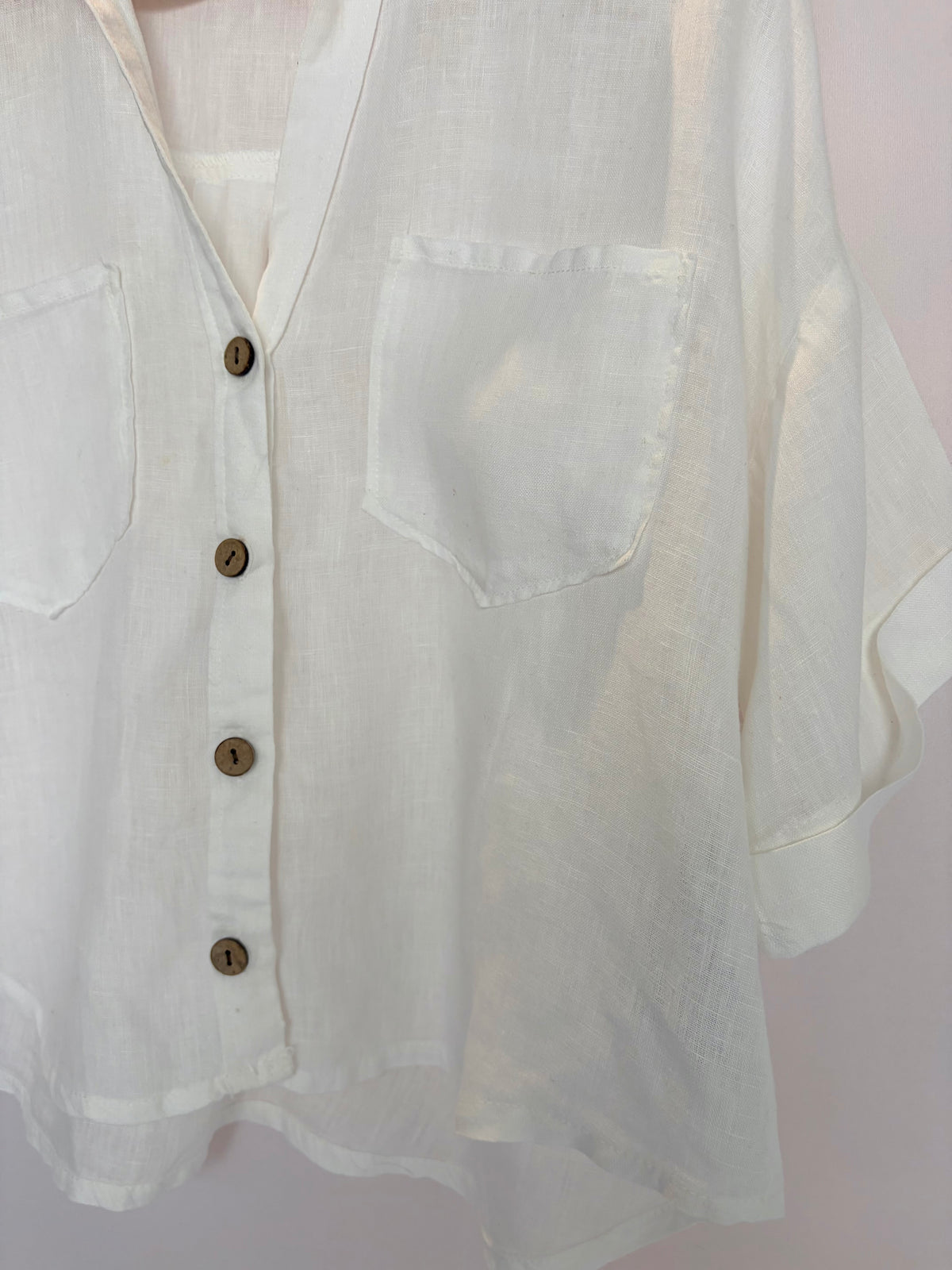 Zara · Camisa curta com botões em madeira