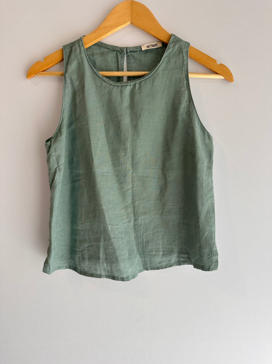 Outra · Blusa sem manga em linho. Marca Detrave