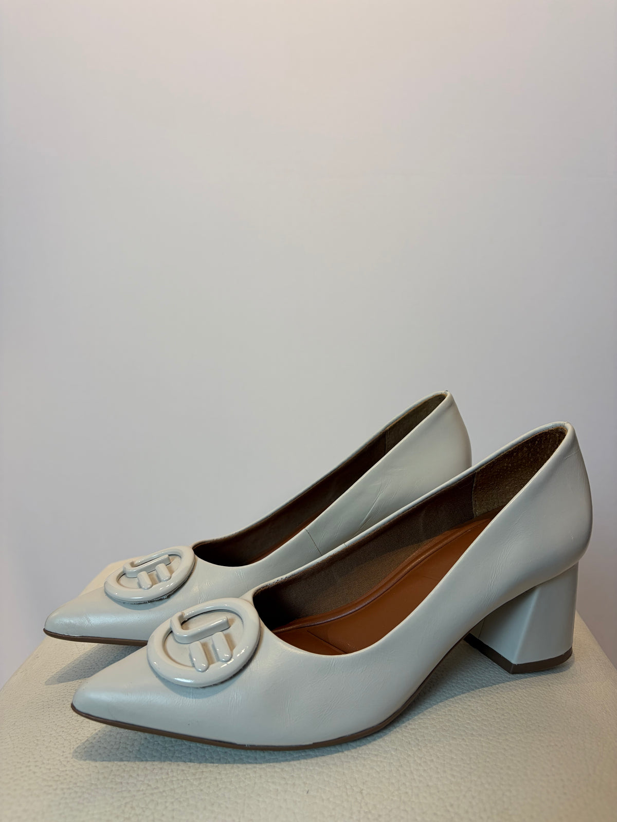 Jorge Bischoff · Scarpin com salta baixo 34