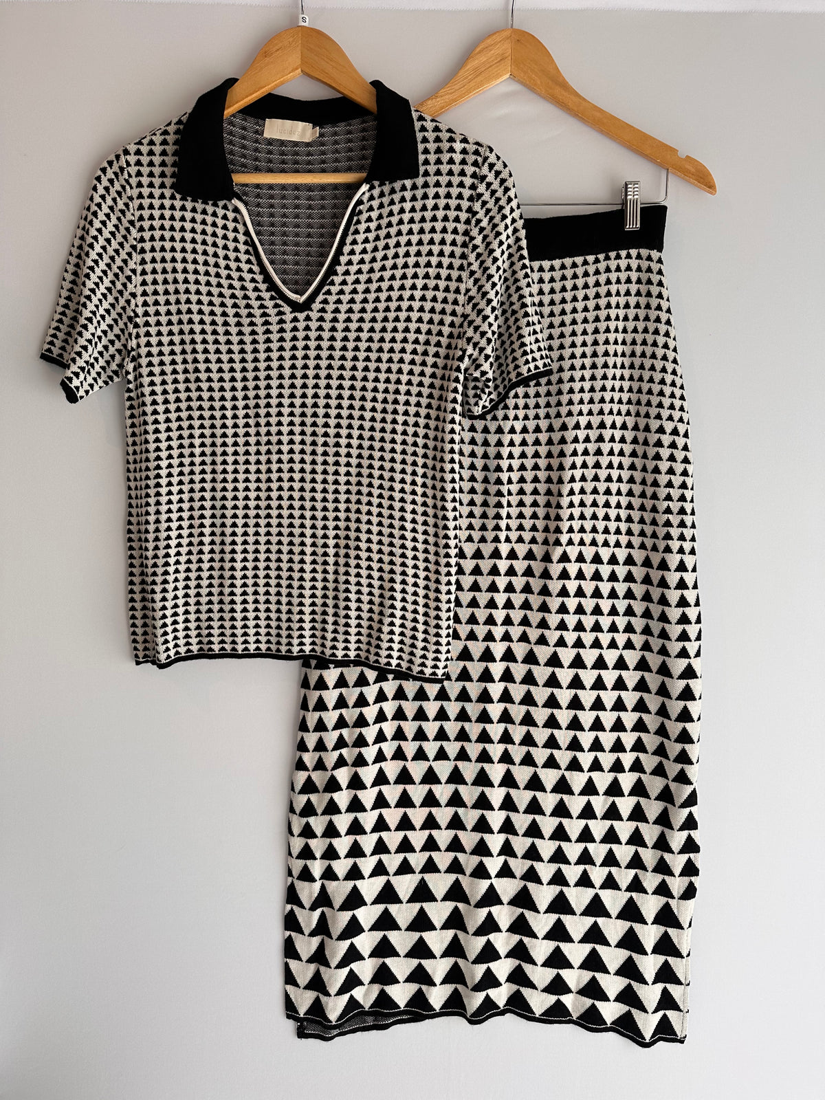 Lucidez · Saia em tricô geométrico conjunto – branco e preto – Tam. M