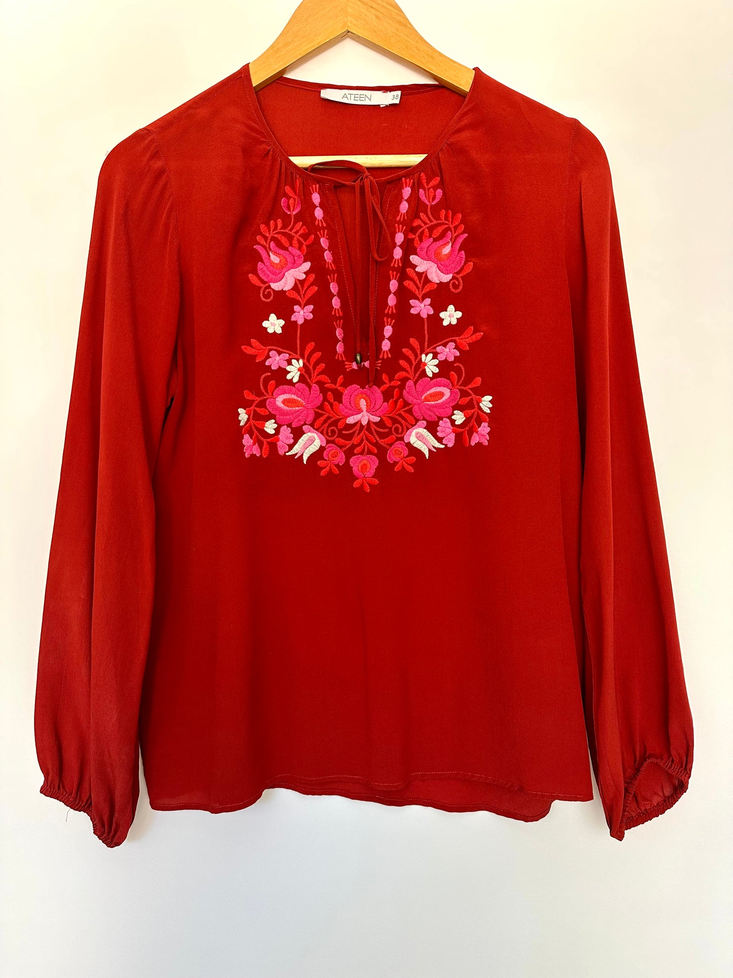 Ateen · Blusa tipo bata bordada