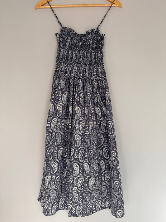 H&M · Vestido com busto em lastex