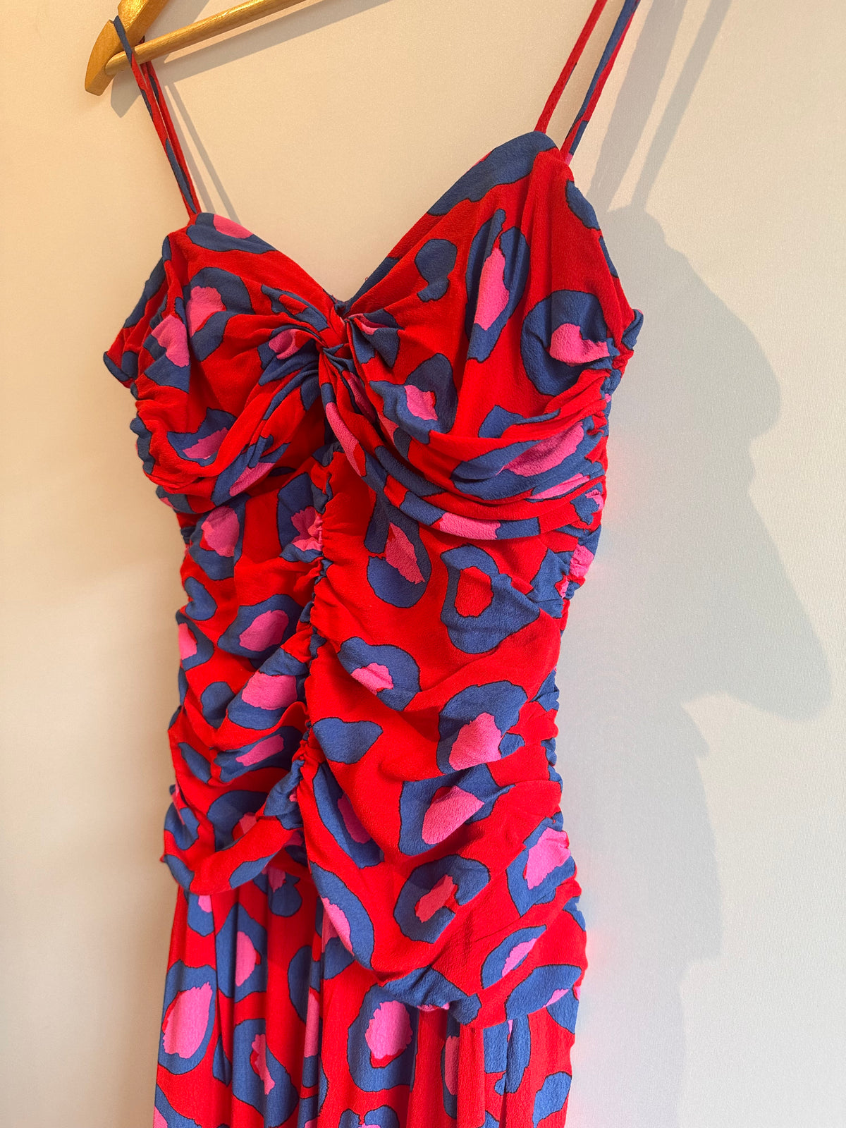 Farm · Macacão alcinha com drapeado – vermelho e azul – Tam. M