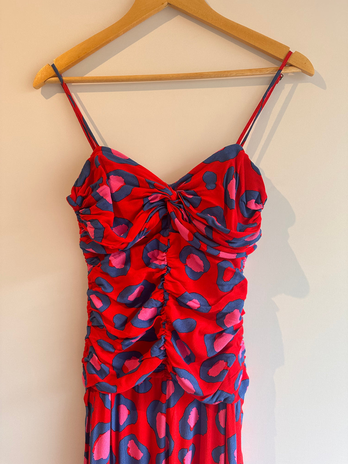 Farm · Macacão alcinha com drapeado – vermelho e azul – Tam. M
