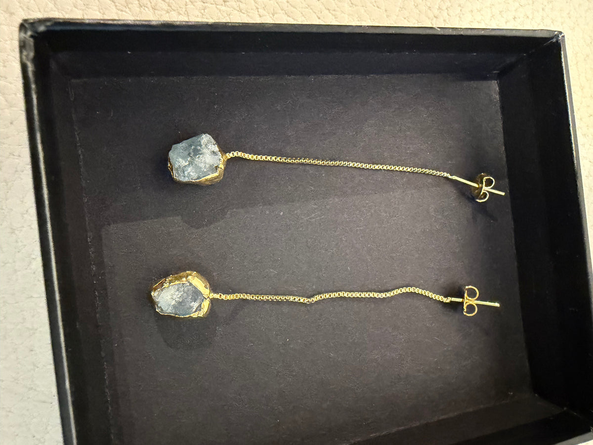 Outra · Brinco dourado com pedra
