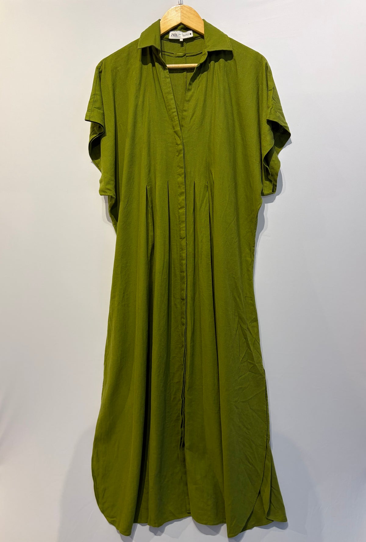 Zara · Vestido longo com pregas