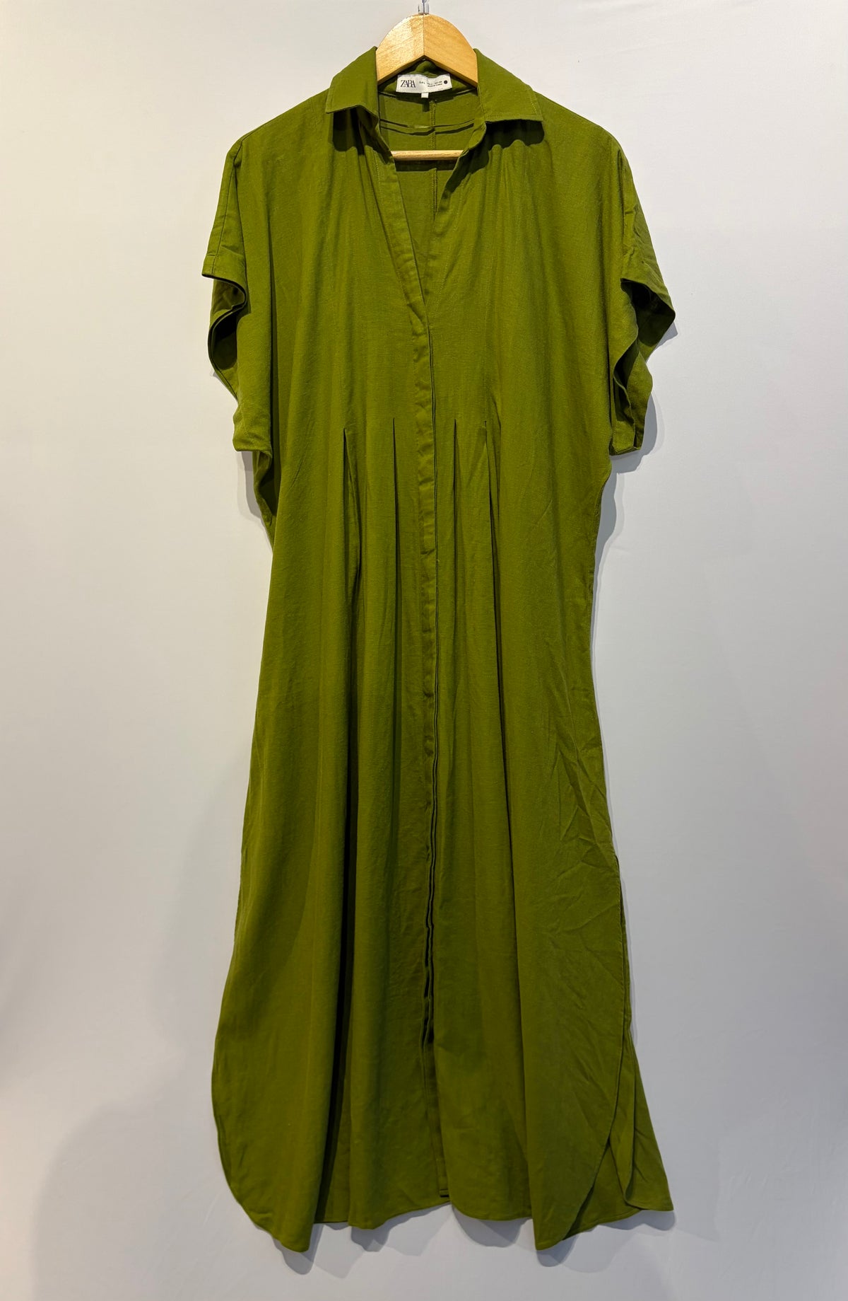 Zara · Vestido longo com pregas