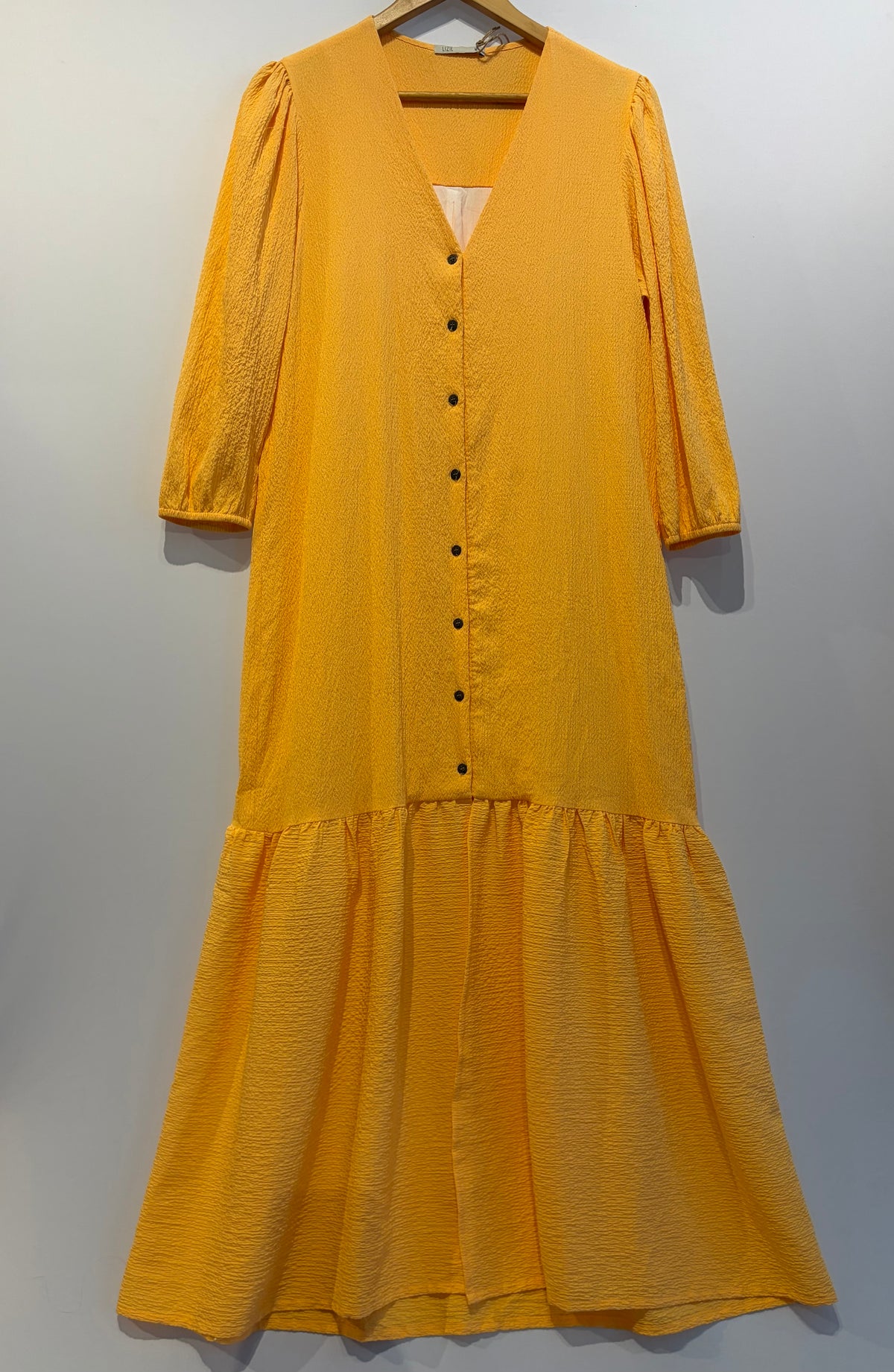 Lizie · Vestido longo com botões