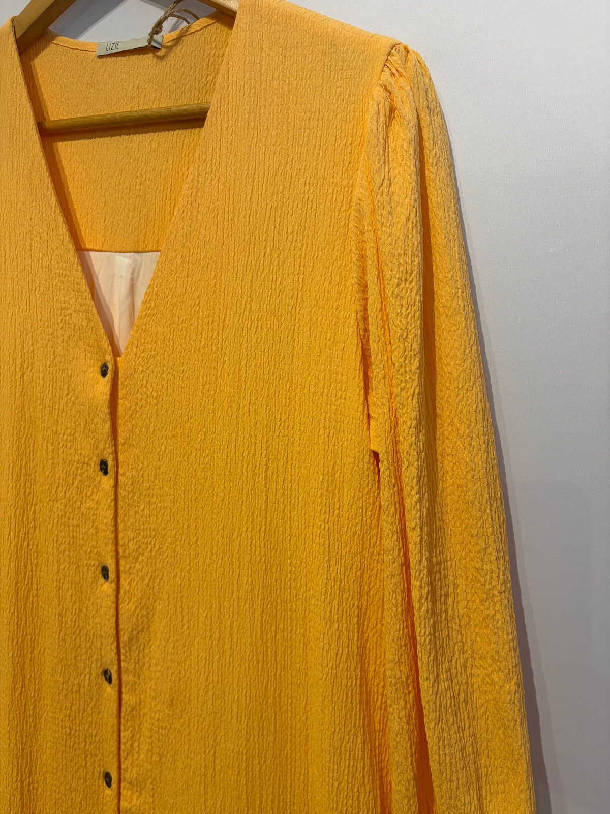 Lizie · Vestido longo com botões